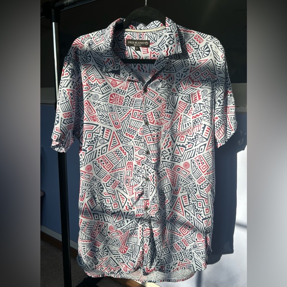 Free Planet Mens Blue & Red Geo Print Button Down Short Sleeve Hawaiian Shirt - Picture 1 of 5